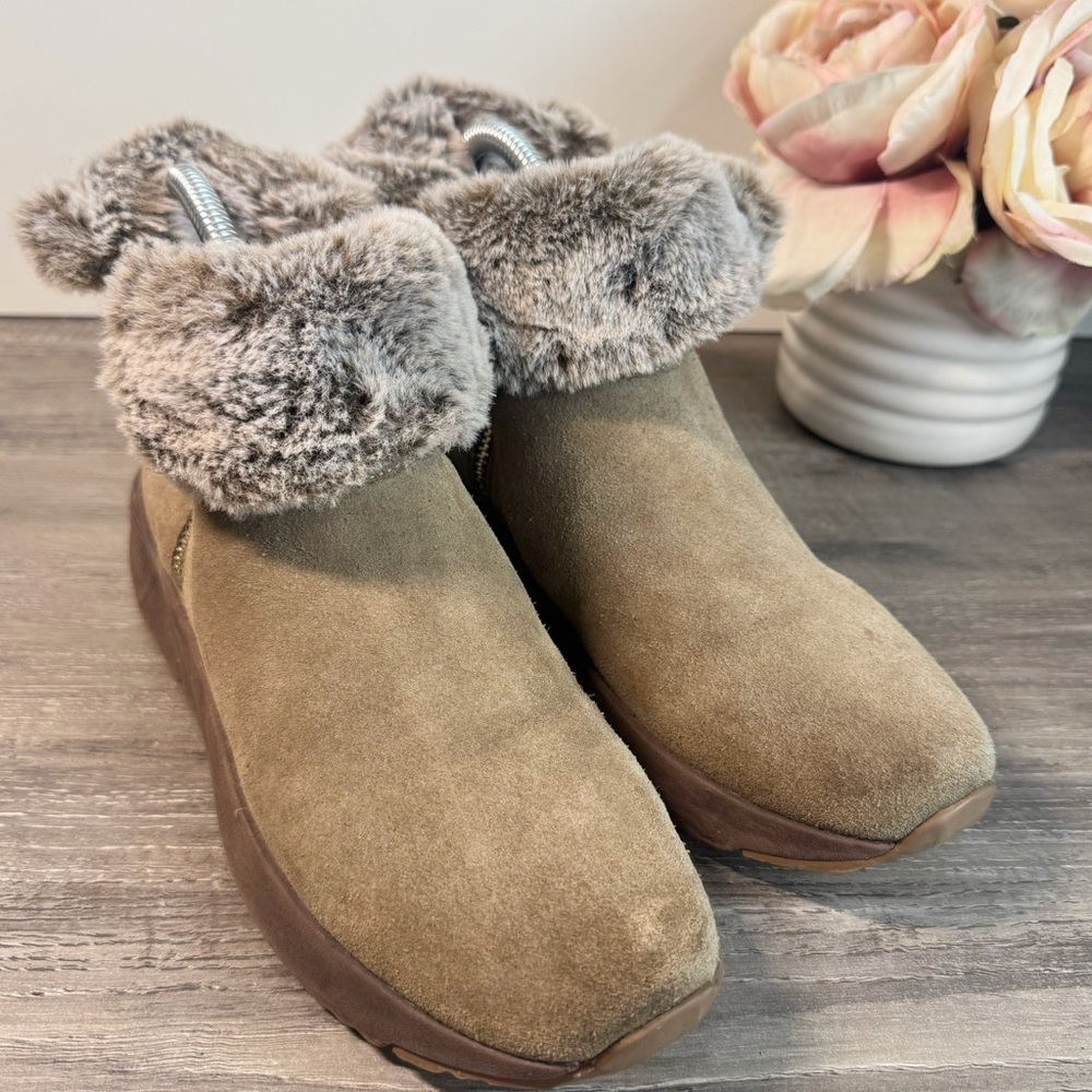 Vaneli Sport suede tan sneaker boots size 7 Faux Fur Collar - Picture 2 of 8